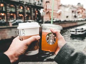 Porównanie kawy Starbucks i Costa Coffee